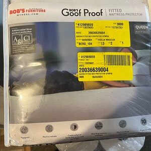Bob's Furniture Goof Proof Fitted Mattress Protector - White
